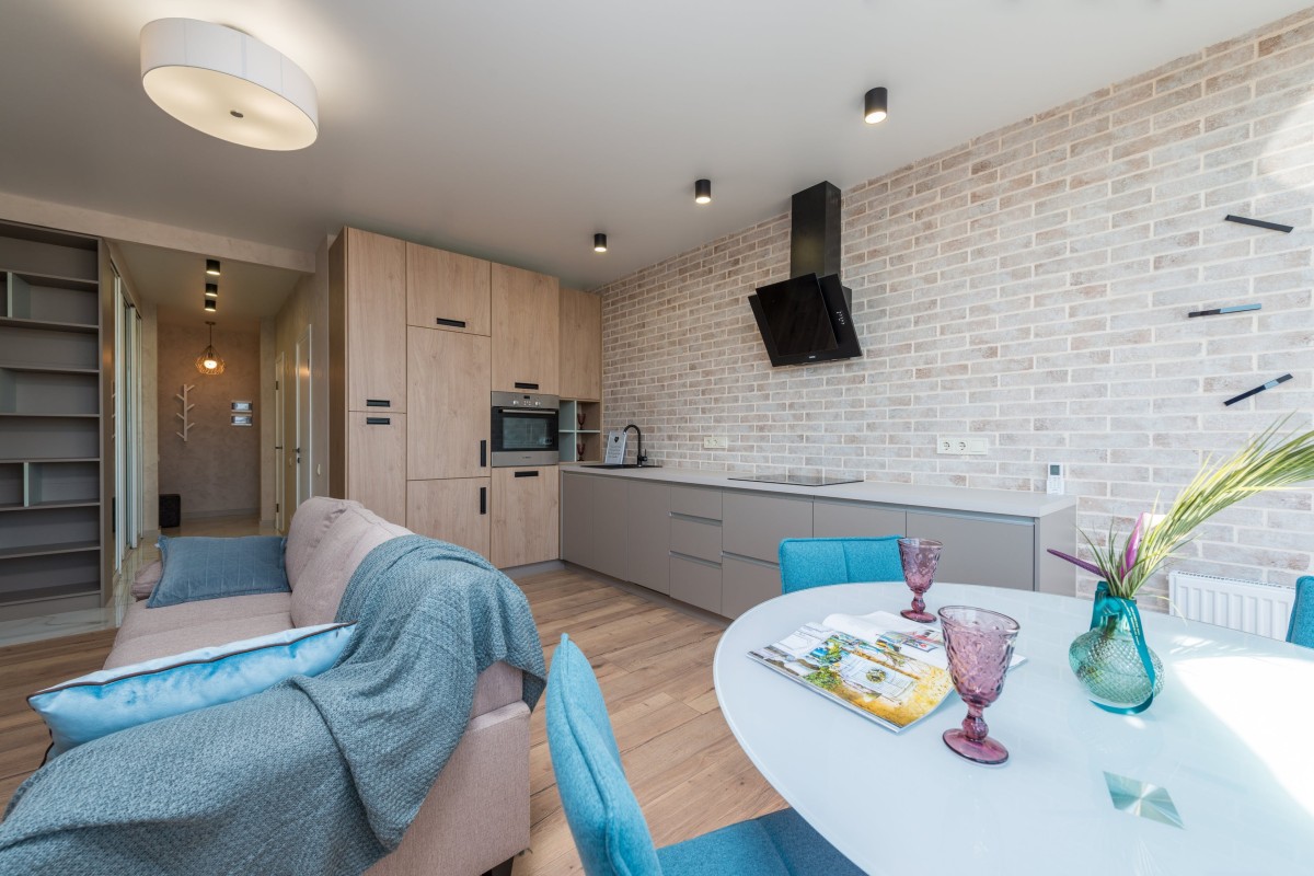 Студия с дизайнерским ремонтом — фото 1